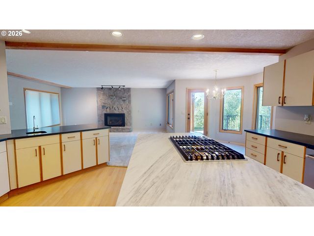 1912 SUNBURST Ter, West Linn, OR 97068