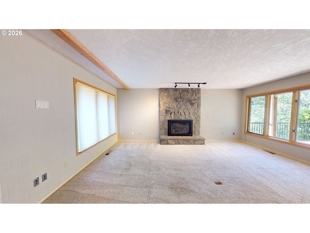 1912 SUNBURST Ter, West Linn, OR 97068