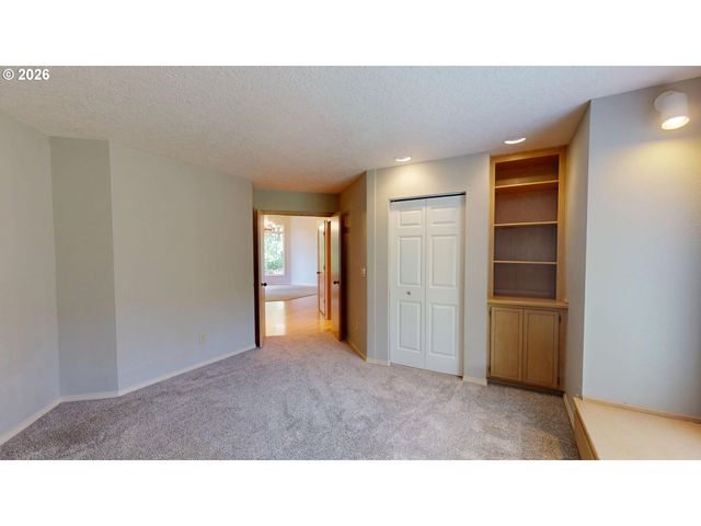 1912 SUNBURST Ter, West Linn, OR 97068