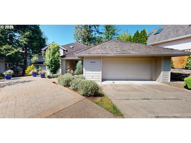 1912 SUNBURST Ter, West Linn, OR 97068