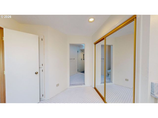 1912 SUNBURST Ter, West Linn, OR 97068