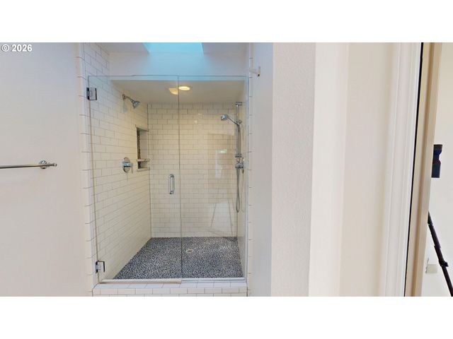 1912 SUNBURST Ter, West Linn, OR 97068