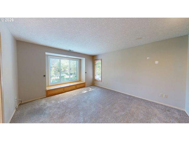 1912 SUNBURST Ter, West Linn, OR 97068