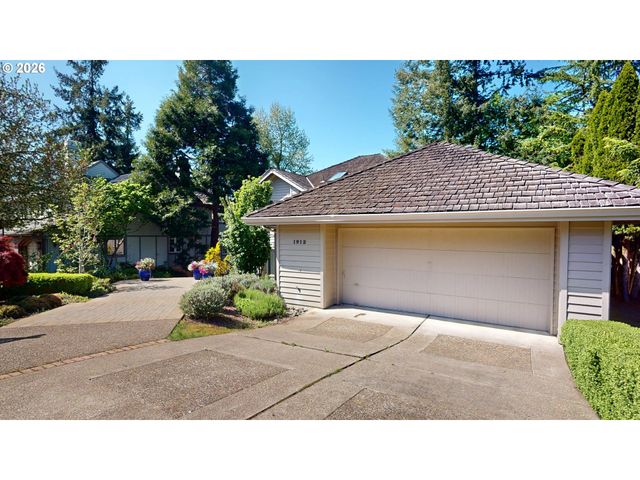 1912 SUNBURST Ter, West Linn, OR 97068