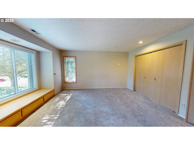 1912 SUNBURST Ter, West Linn, OR 97068