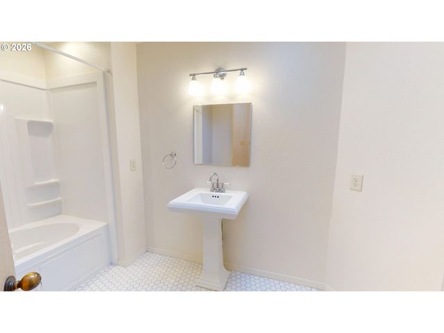 1912 SUNBURST Ter, West Linn, OR 97068