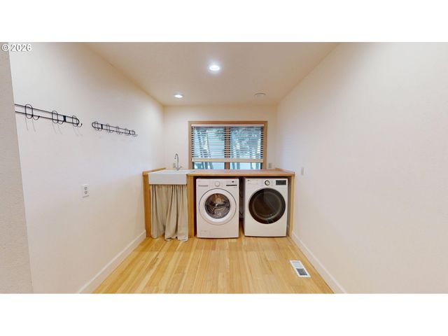 1912 SUNBURST Ter, West Linn, OR 97068