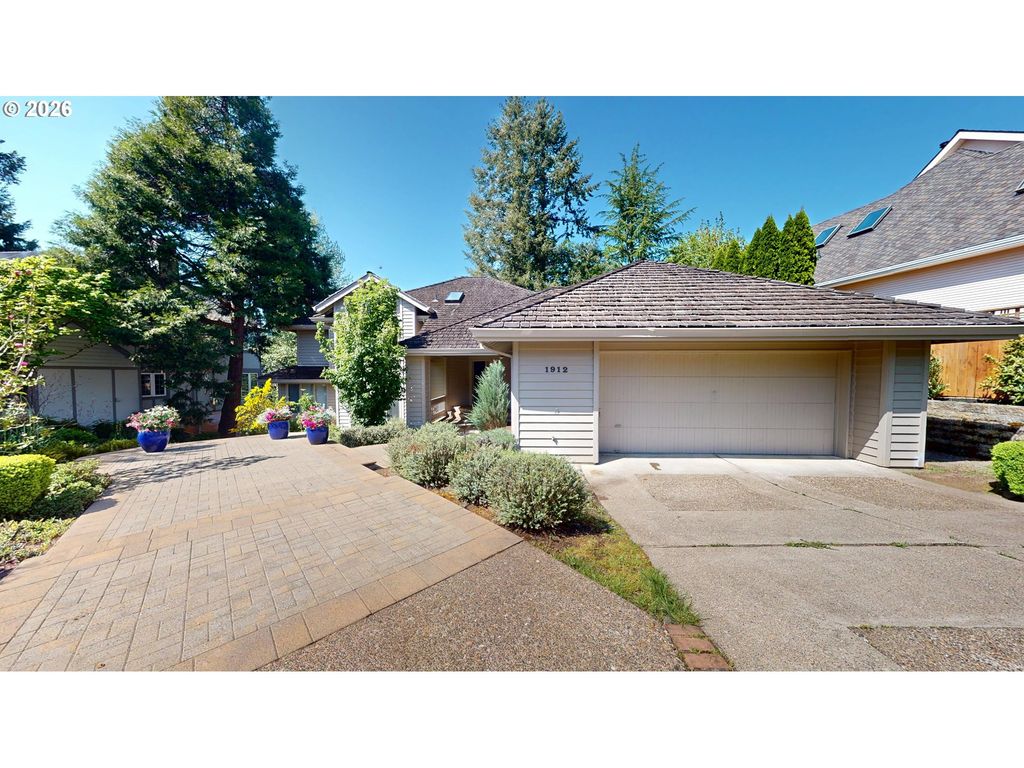 1912 SUNBURST Ter, West Linn, OR 97068