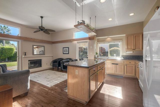 1684 Countryside Dr, Vista, CA 92081