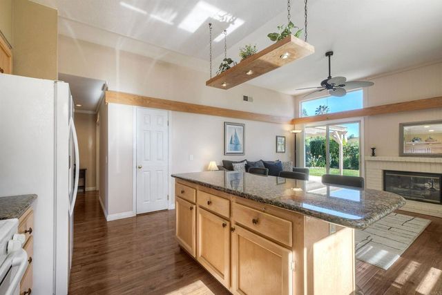 1684 Countryside Dr, Vista, CA 92081