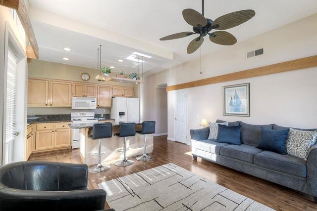 1684 Countryside Dr, Vista, CA 92081