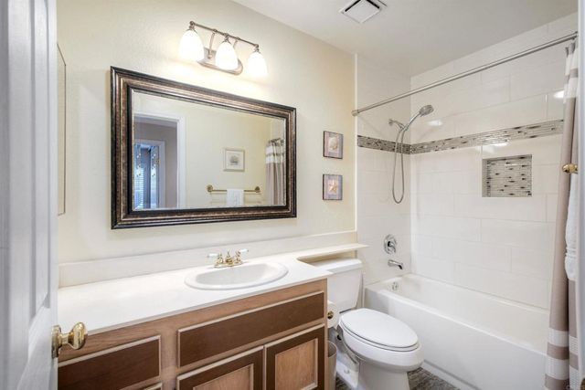 1684 Countryside Dr, Vista, CA 92081