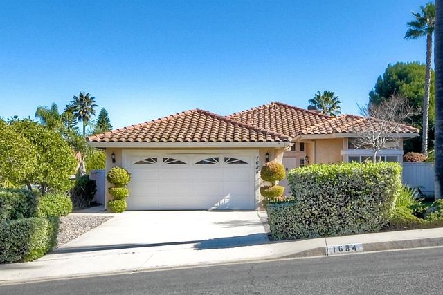 1684 Countryside Dr, Vista, CA 92081