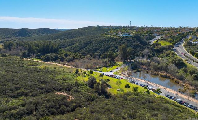 1684 Countryside Dr, Vista, CA 92081