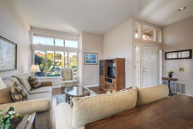 1684 Countryside Dr, Vista, CA 92081