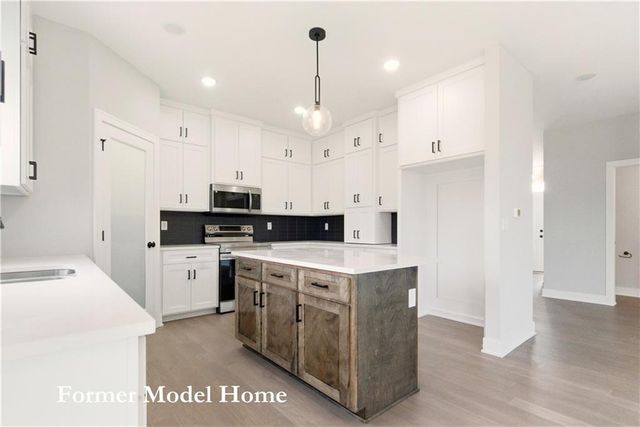 27610 E 128th Court, Lee's Summit, MO 64086