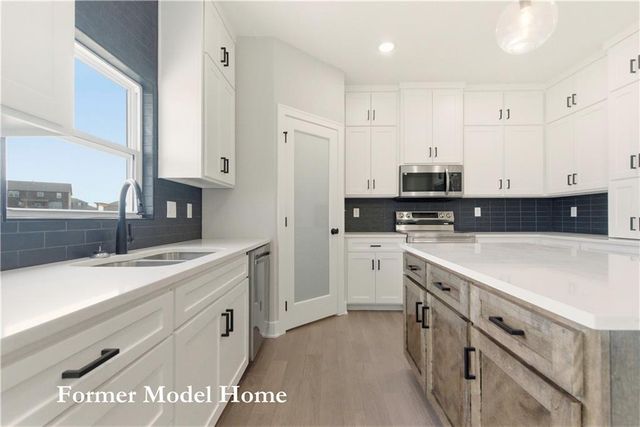 27610 E 128th Court, Lee's Summit, MO 64086