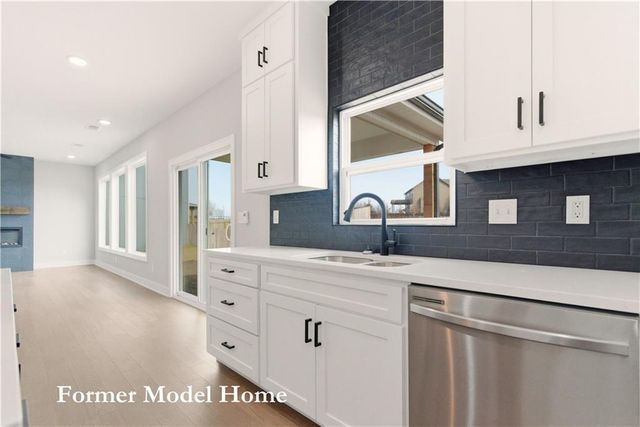 27610 E 128th Court, Lee's Summit, MO 64086