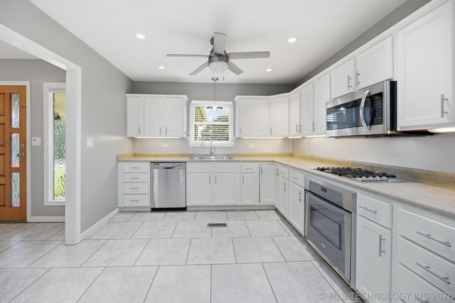 3263 W 72nd Street, Tulsa, OK 74132