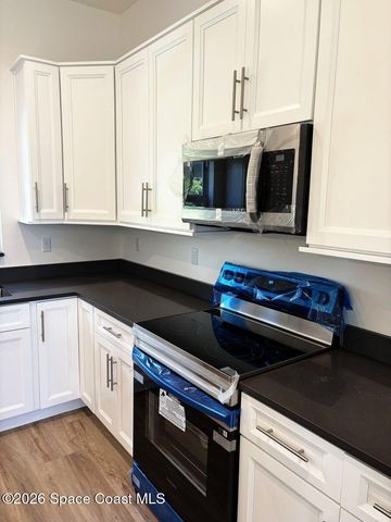 1782 Hallendale Avenue SW, Palm Bay, FL 32908