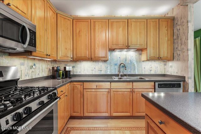 524 St Andrews Place, Manalapan, NJ 07726