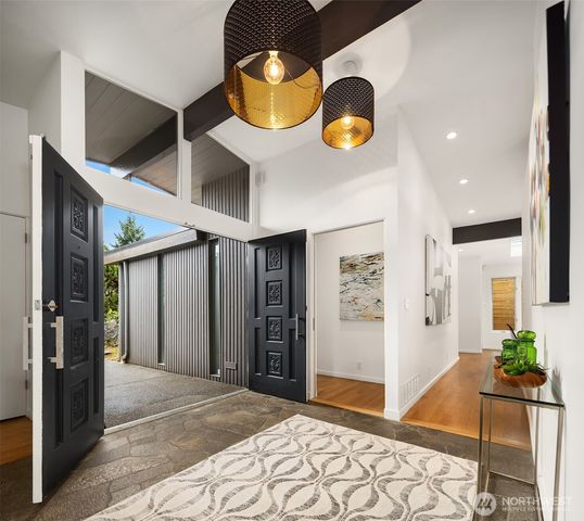 3055 44th Avenue W, Seattle, WA 98199