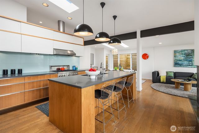 3055 44th Avenue W, Seattle, WA 98199