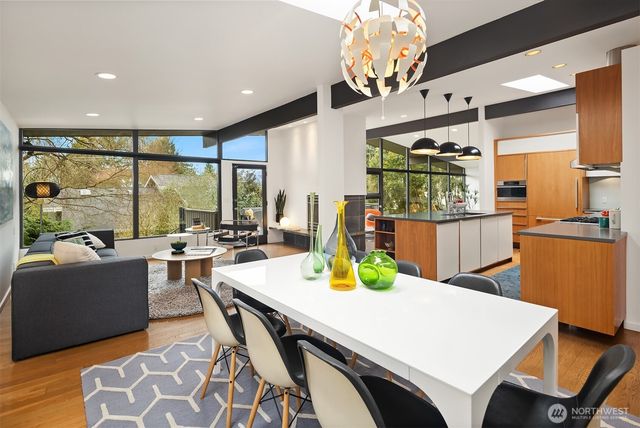 3055 44th Avenue W, Seattle, WA 98199