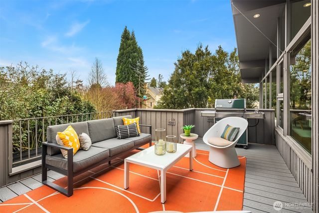 3055 44th Avenue W, Seattle, WA 98199