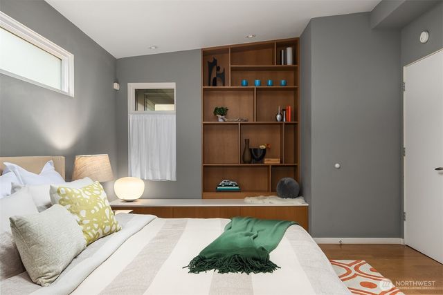 3055 44th Avenue W, Seattle, WA 98199