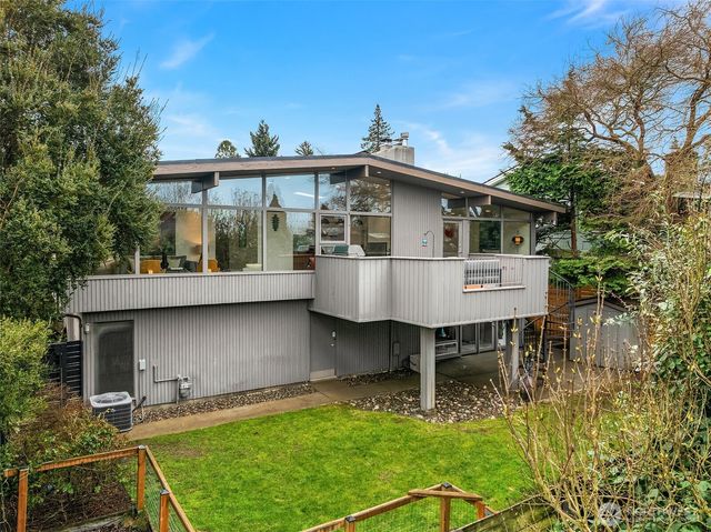 3055 44th Avenue W, Seattle, WA 98199