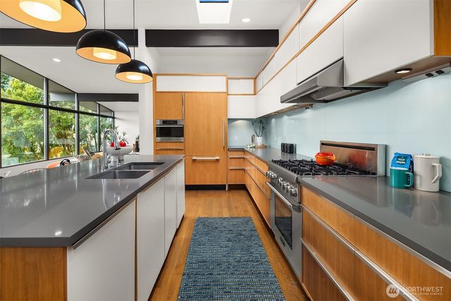 3055 44th Avenue W, Seattle, WA 98199