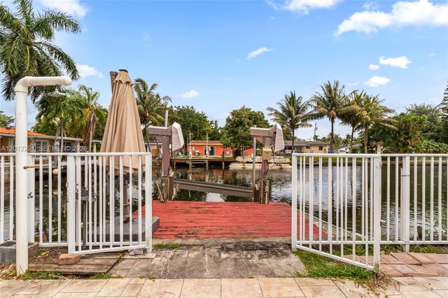 2729 Harding St, Hollywood, FL 33020