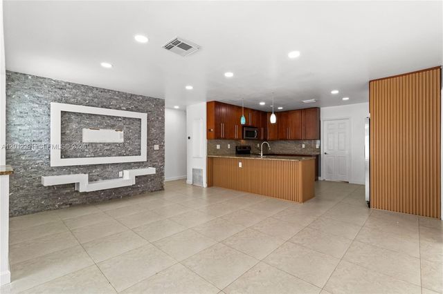 2729 Harding St, Hollywood, FL 33020