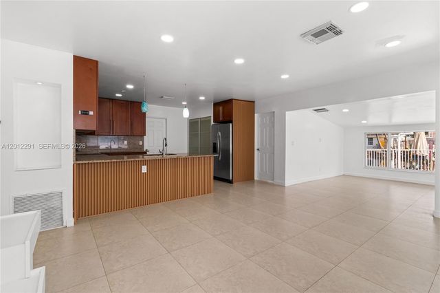 2729 Harding St, Hollywood, FL 33020