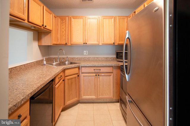 4906-A DUNBARTON RD, Mount Laurel, NJ 08054