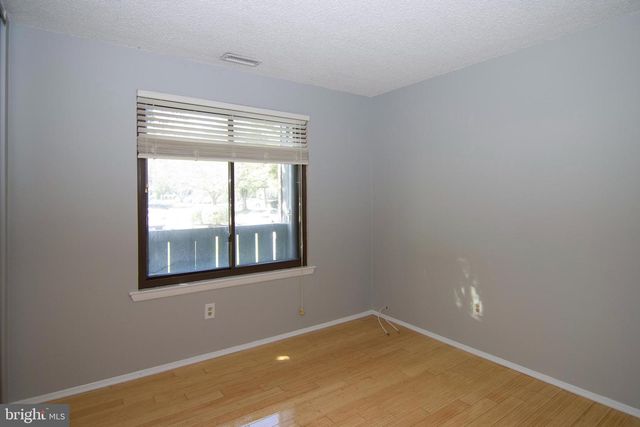 4906-A DUNBARTON RD, Mount Laurel, NJ 08054