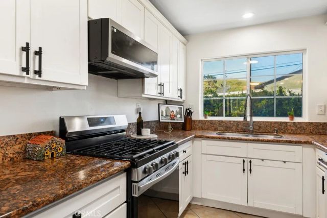 1711 Glenpark Street, Pomona, CA 91768