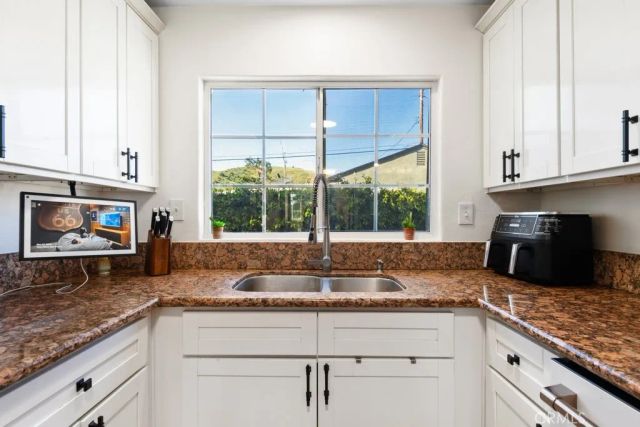 1711 Glenpark Street, Pomona, CA 91768