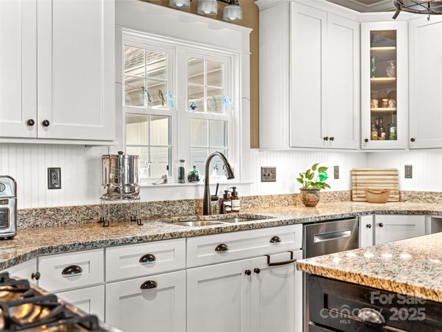 107 Spring Heights Court, Hendersonville, NC 28791