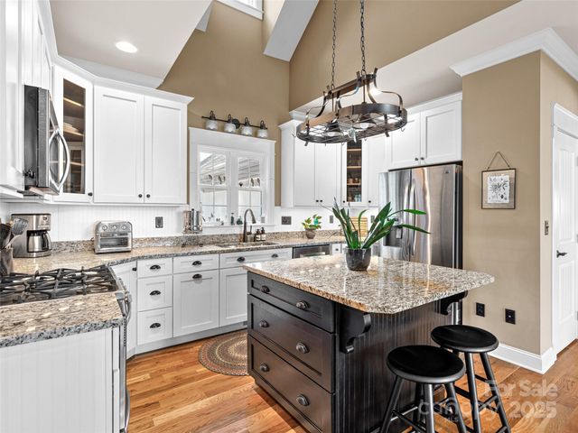 107 Spring Heights Court, Hendersonville, NC 28791