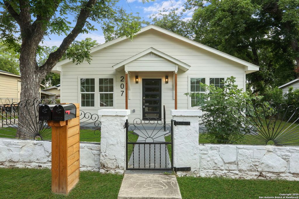 207 Alvarez # 1, San Antonio, TX 78204