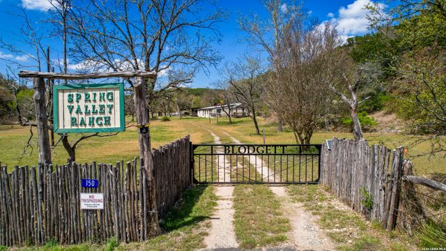 150 Coker Hollow, Kerrville, TX 78028