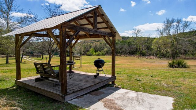 150 Coker Hollow, Kerrville, TX 78028