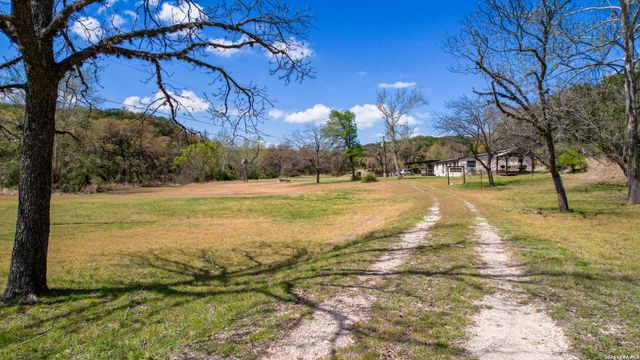 150 Coker Hollow, Kerrville, TX 78028
