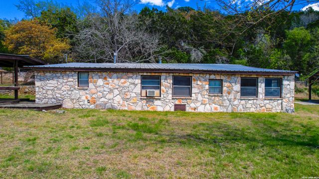 150 Coker Hollow, Kerrville, TX 78028