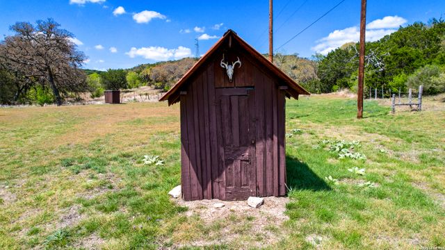 150 Coker Hollow, Kerrville, TX 78028