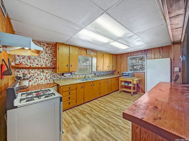 150 Coker Hollow, Kerrville, TX 78028