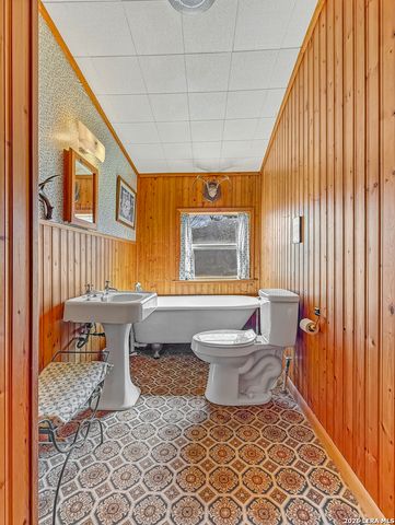 150 Coker Hollow, Kerrville, TX 78028