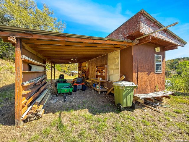 150 Coker Hollow, Kerrville, TX 78028